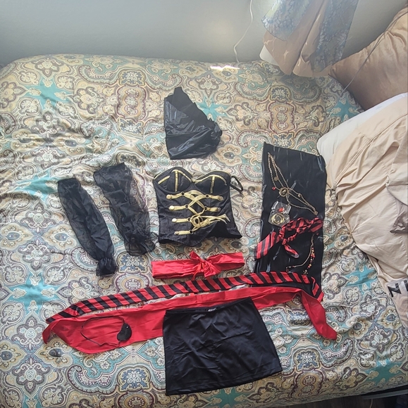 Womens Pirate Costume size Meduim - Picture 2 of 8